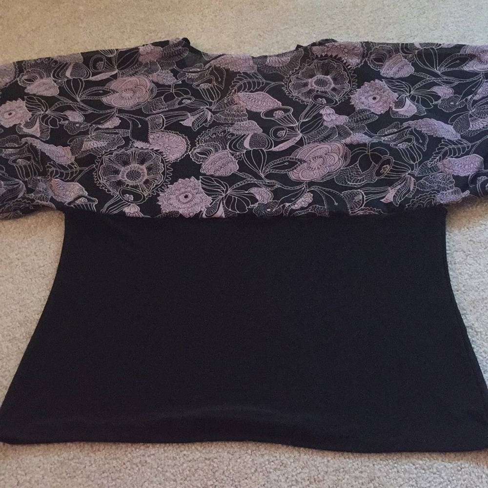 Beautiful Flowy Top - Picture 5 of 5